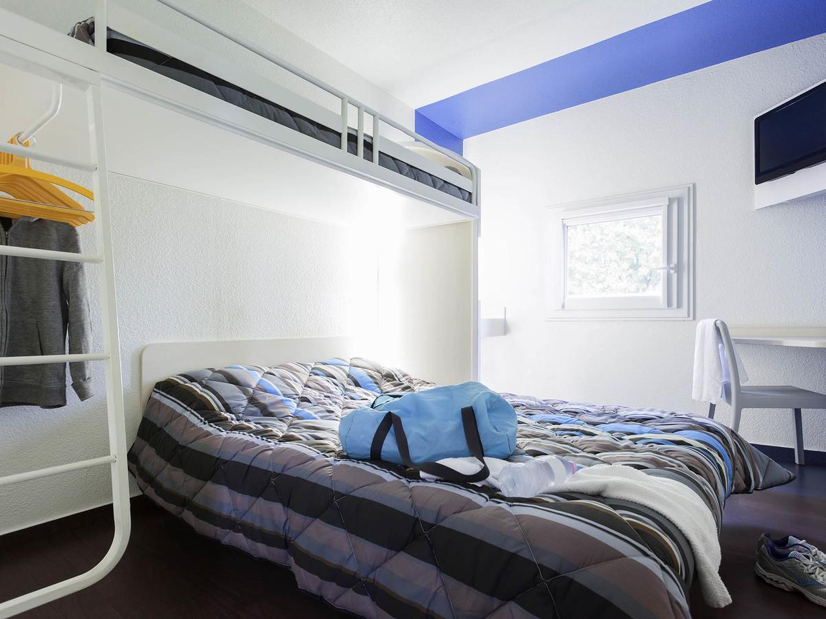 Hotel First Eco Villemoisson Centre Commercial Carrefour 3*